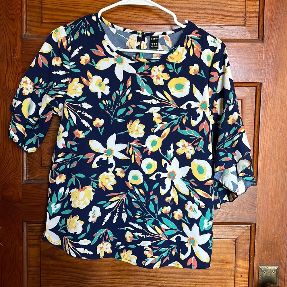 Women’s floral dress shirt